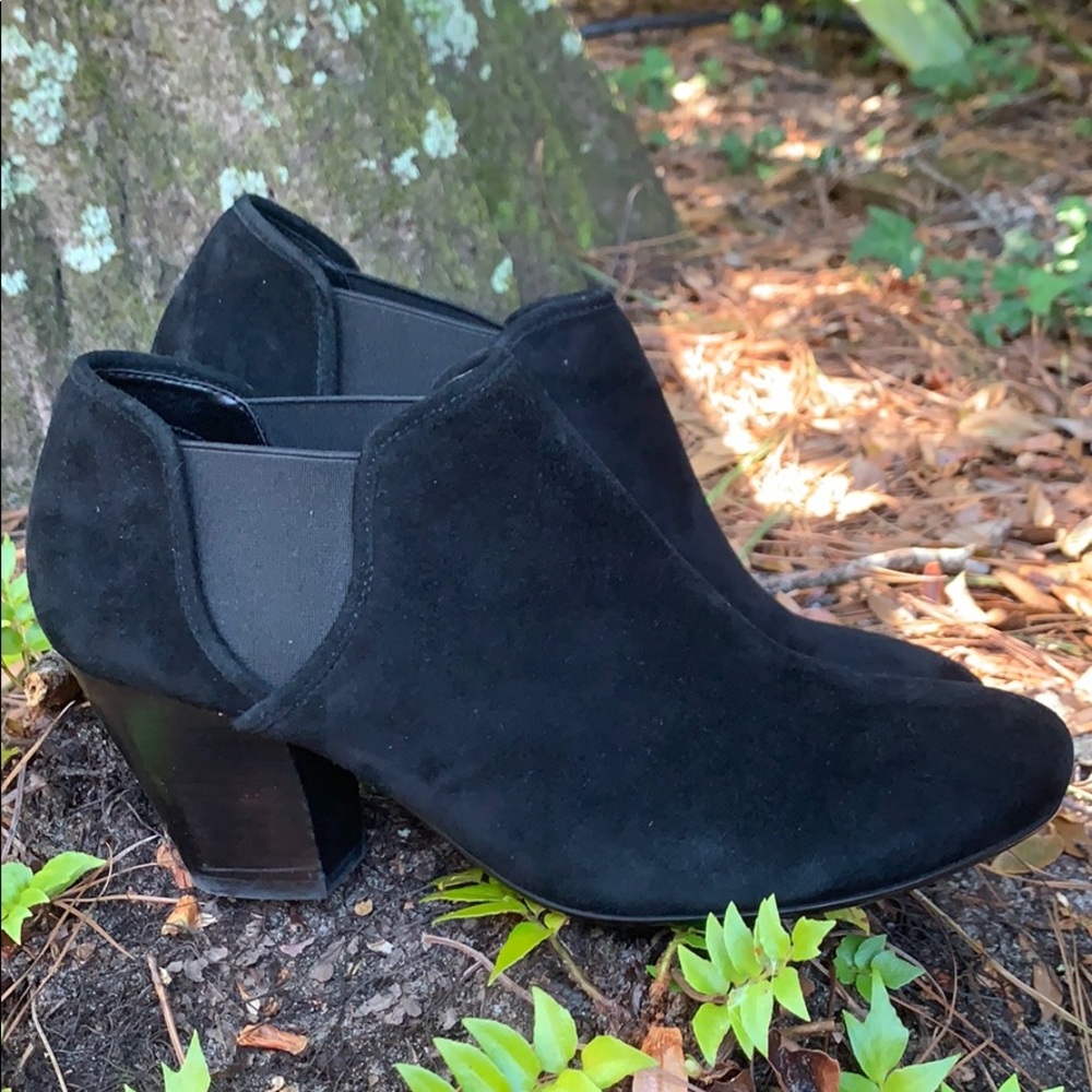 👢 Van Eli suede ankle boots